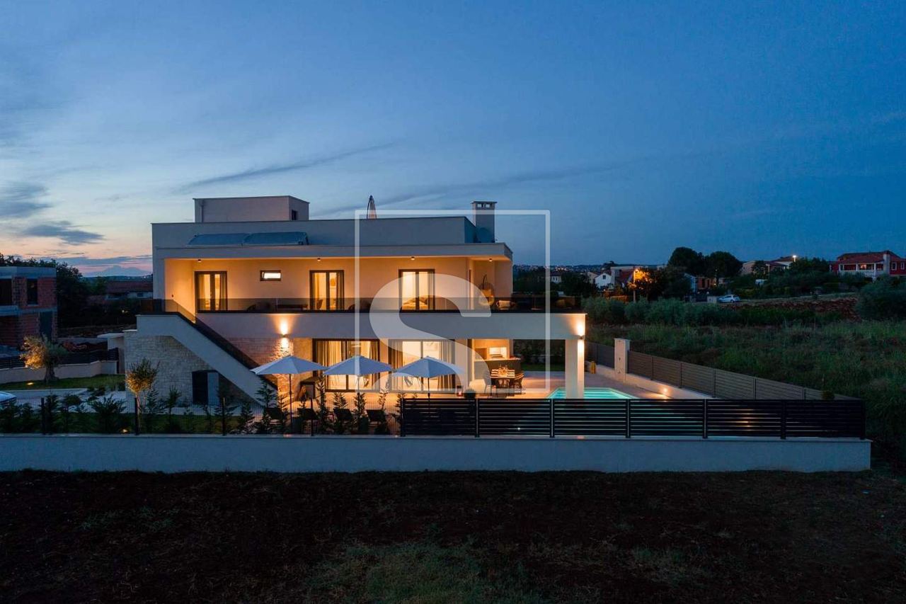Haus u Poreču, 222m², 3 sobe, slika 2