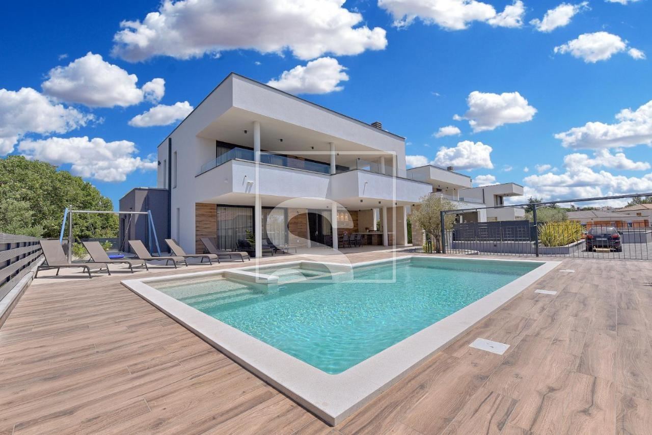 House u Fažani, 342m², 4 sobe