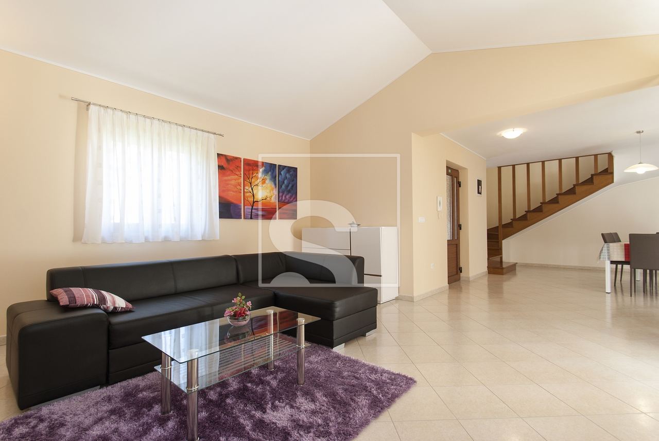 Haus u Sveti Lovreču, 140m², 3 sobe, slika 4