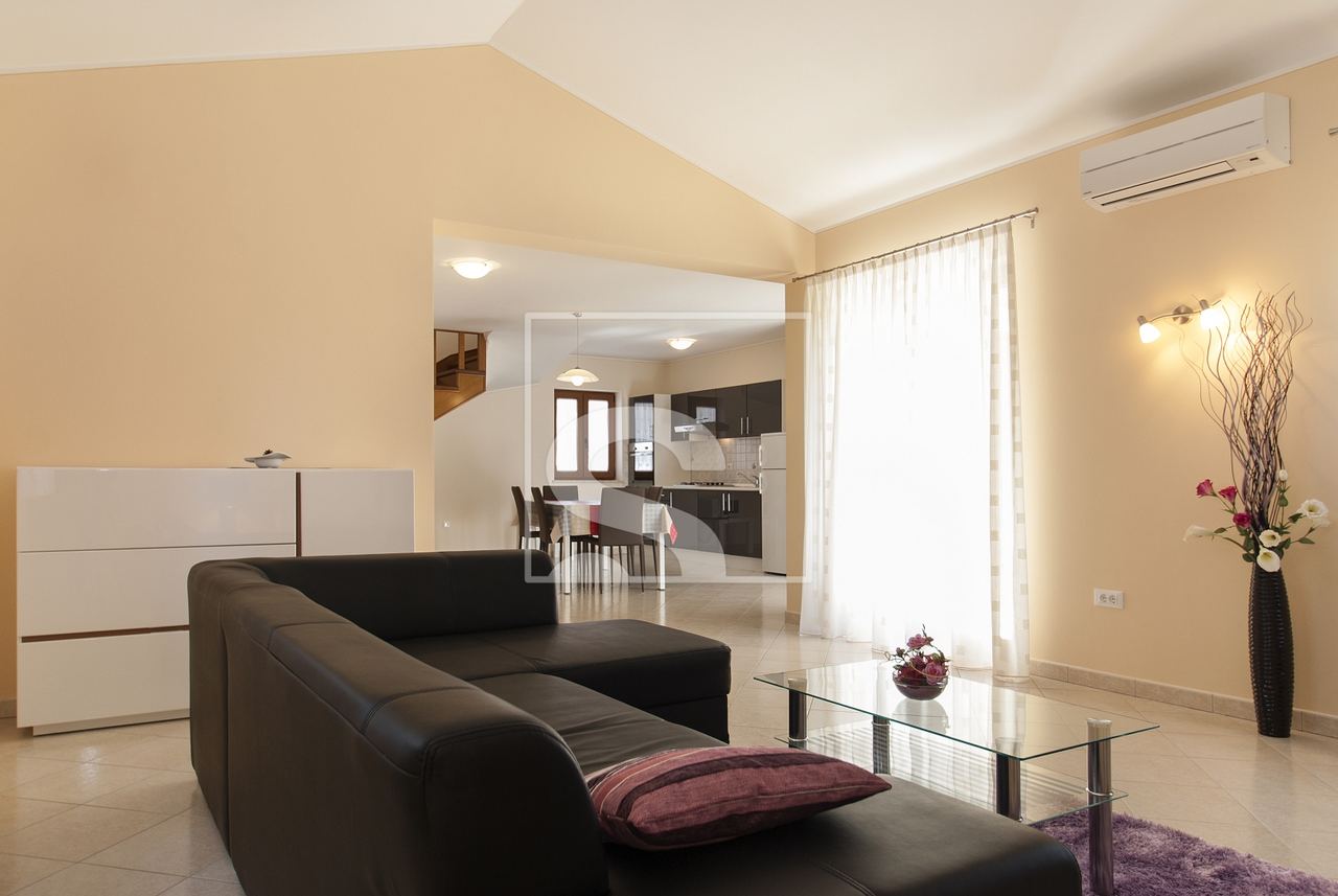 Haus u Sveti Lovreču, 140m², 3 sobe, slika 5