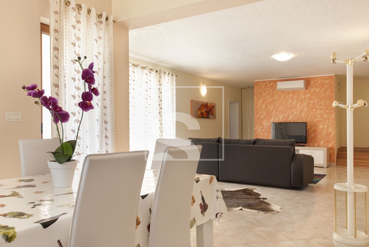 Casa u Sveti Lovreču, 140m², 3 sobe, slika 5