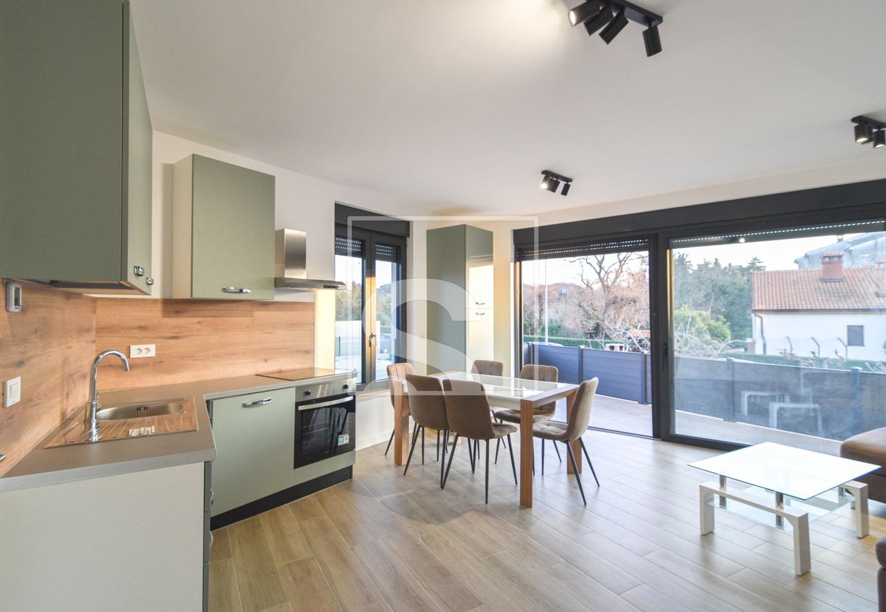Wohnung u Poreču, 92m², 2 sobe