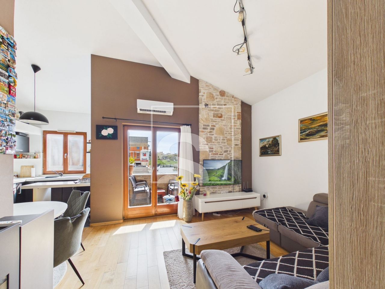 Stan u Puli, 83m², 2 sobe