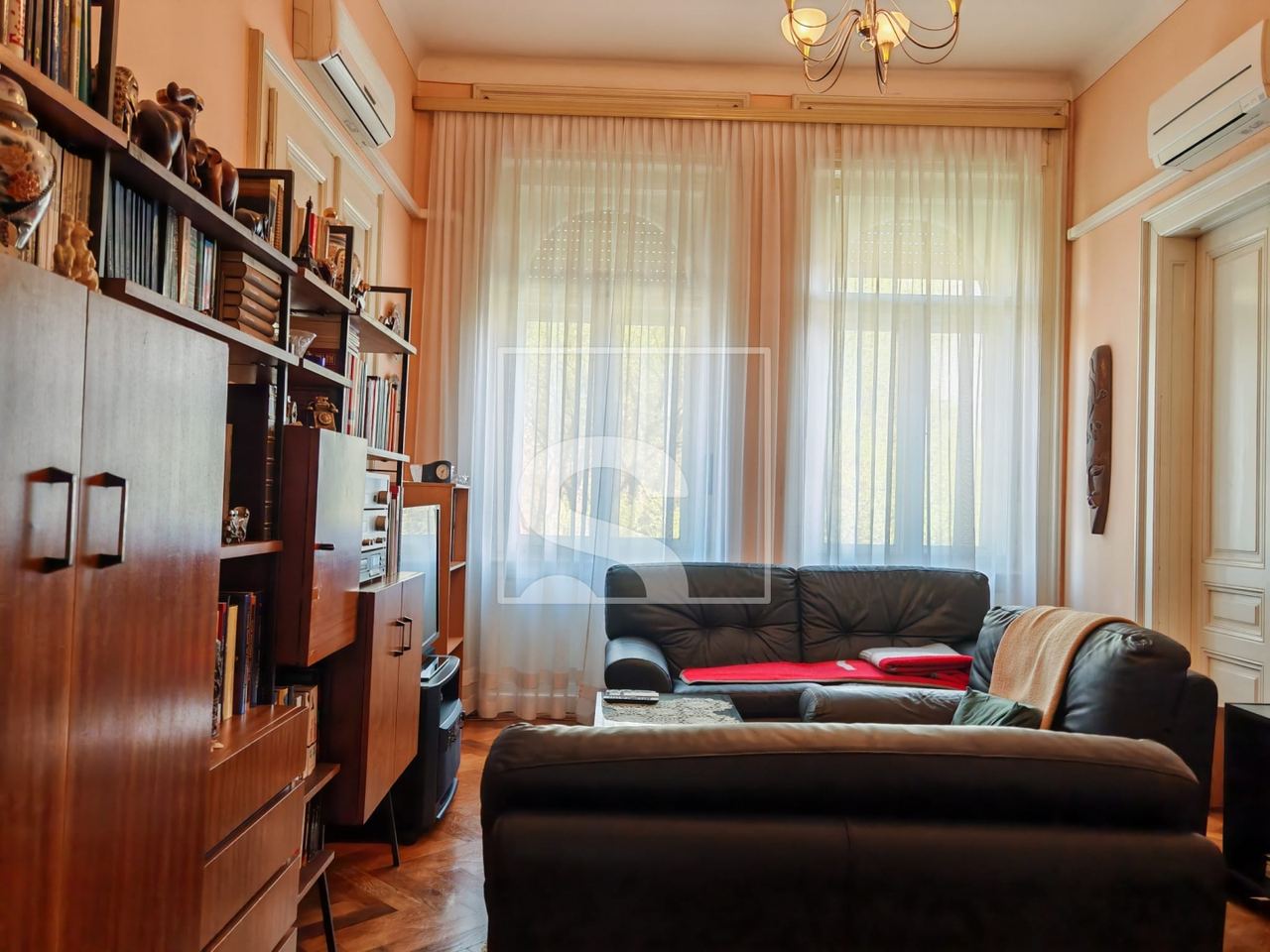 Apartment u Puli, 160.95m², 5 soba, slika 2