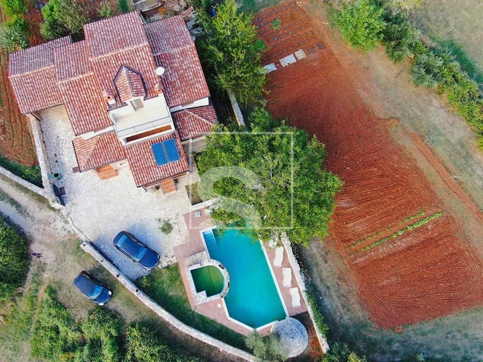 Haus u Svetvinčenatu, 240m², 5 soba