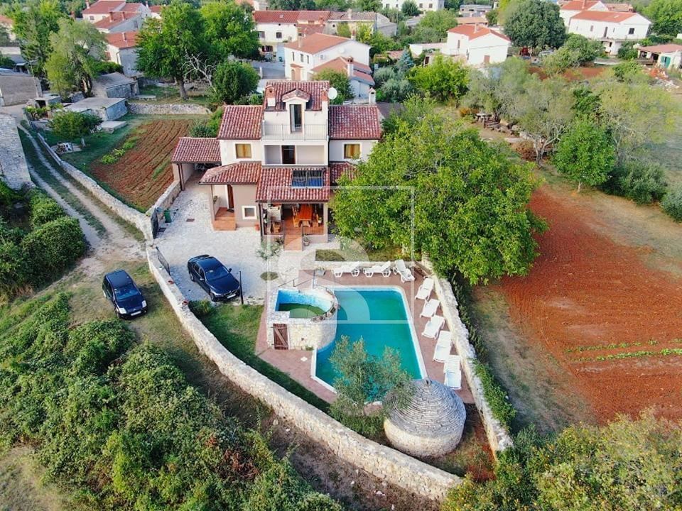 House u Svetvinčenatu, 240m², 5 soba, slika 2