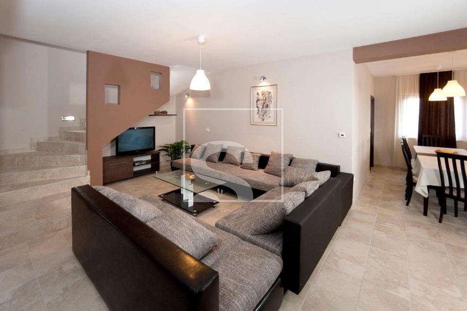 House u Svetvinčenatu, 240m², 5 soba, slika 4