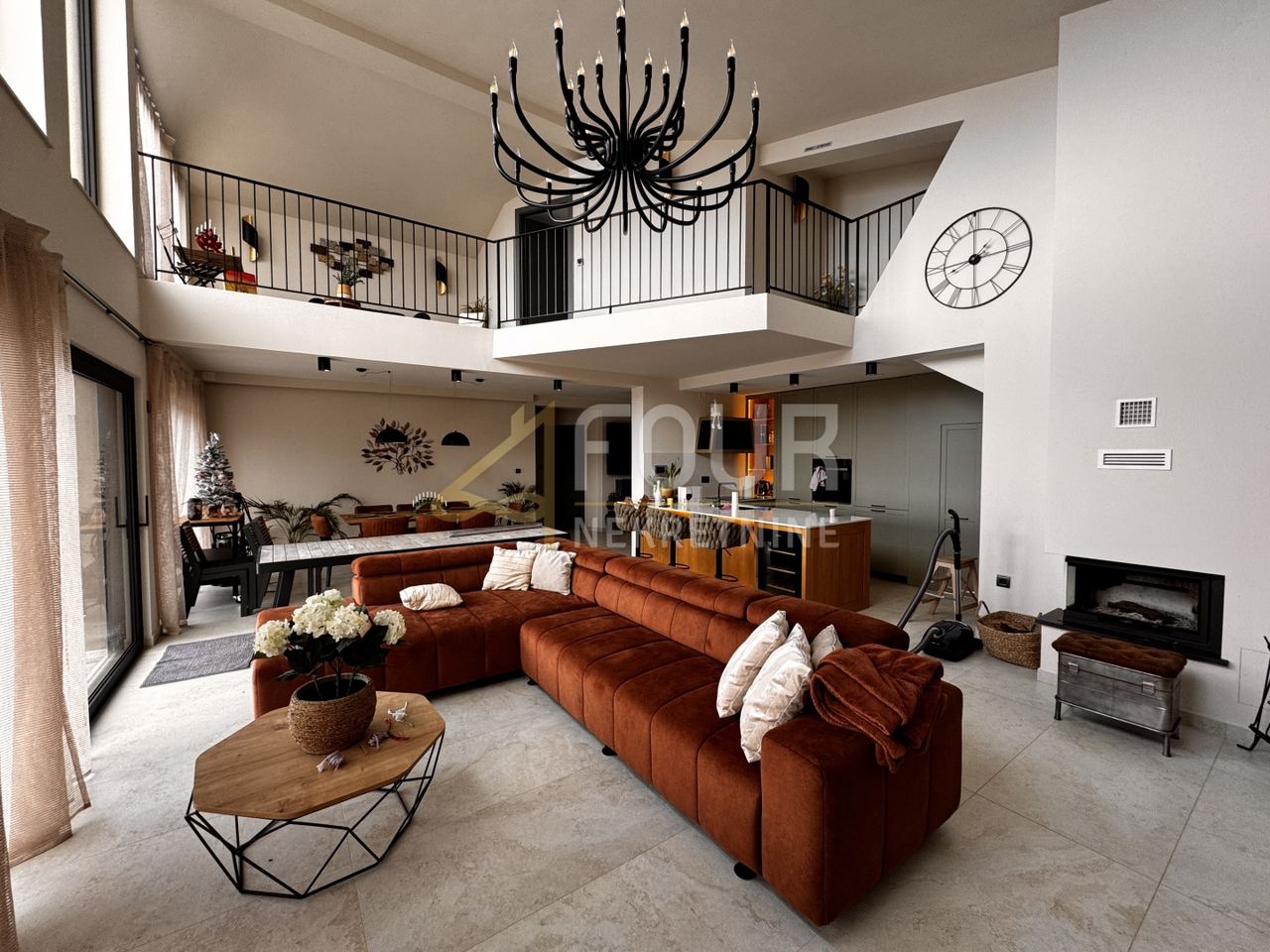 Haus u Pazinu, 250m², 4 sobe, slika 2