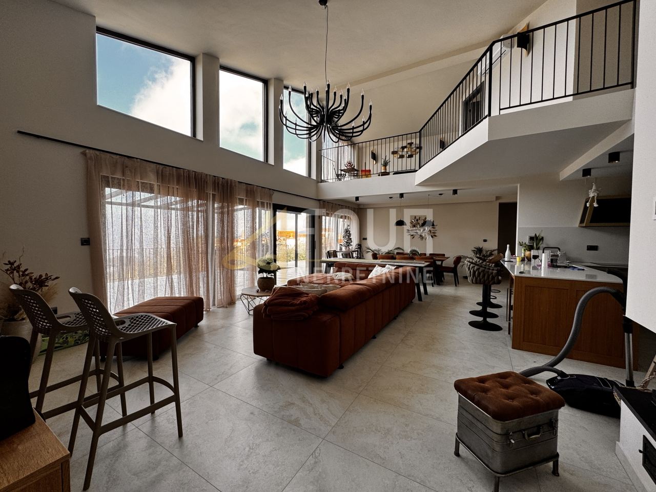 Haus u Pazinu, 250m², 4 sobe, slika 3