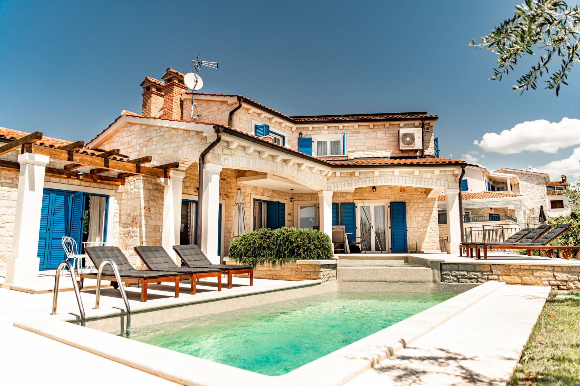 Kuća u Tar-Vabrizi, 640m², 3 sobe