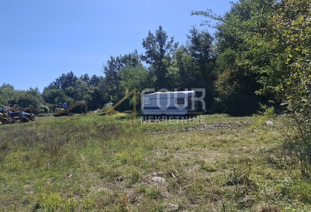 Land u Buzetu, 1718m²