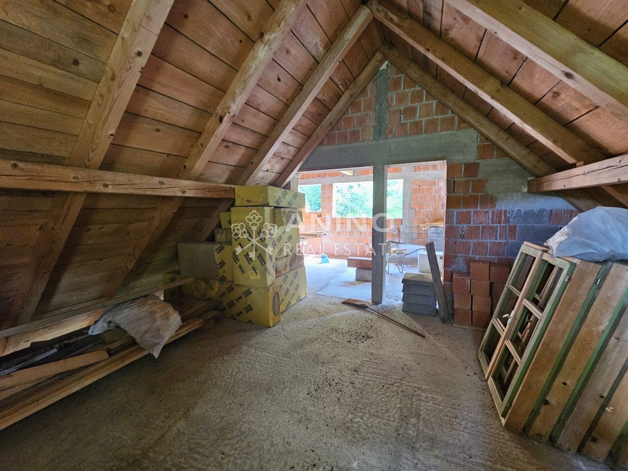 Haus u Vrbovsku, 150m², 2 sobe