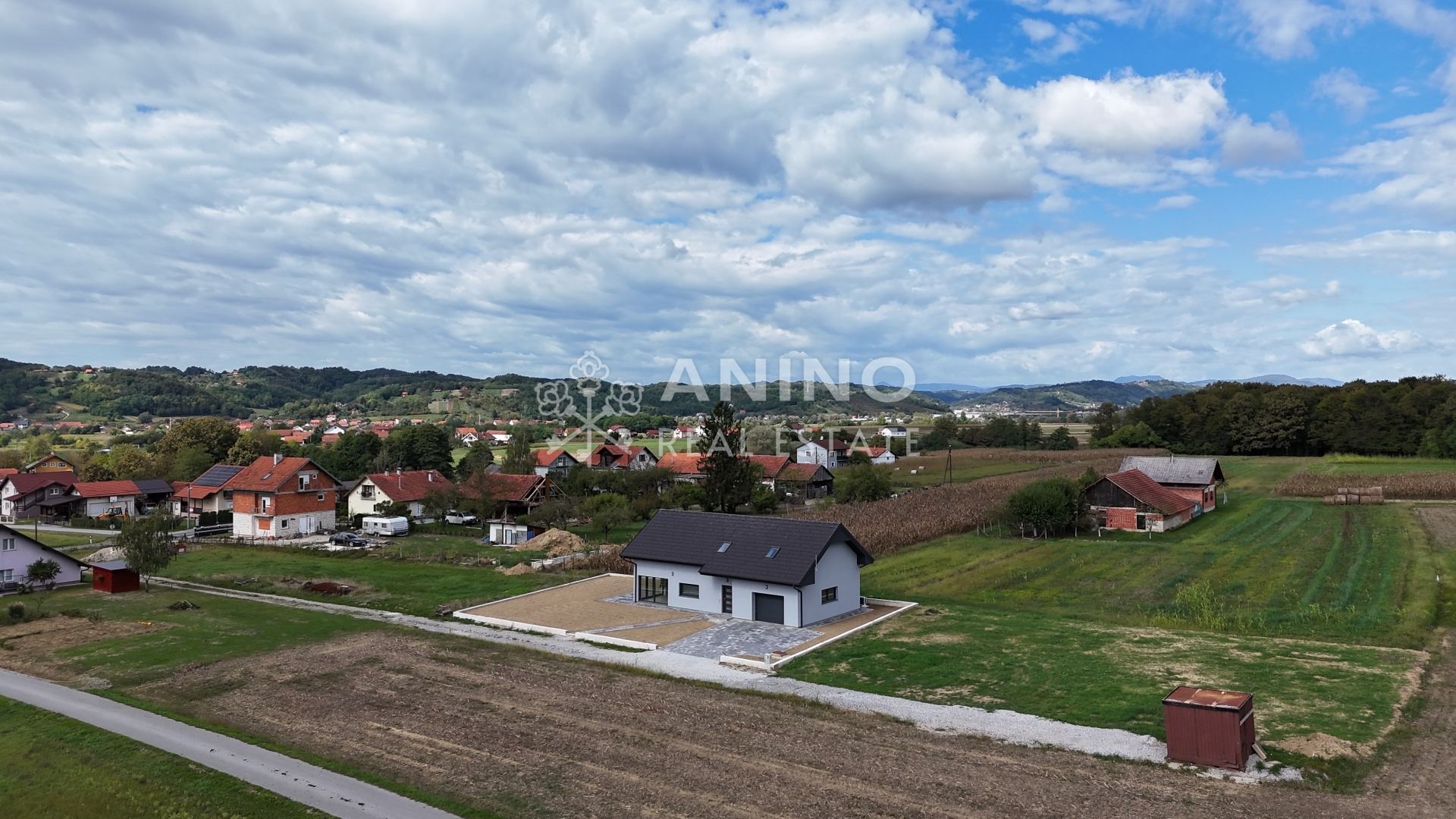 Kuća u Sveti Križ Začretju, 193.63m², 4 sobe