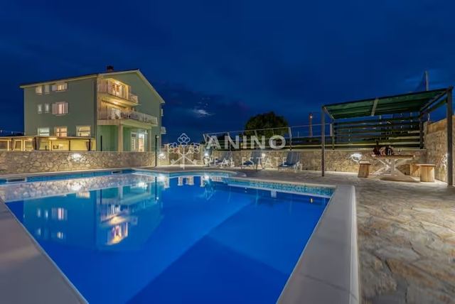 Haus u Benkovcu, 450m²