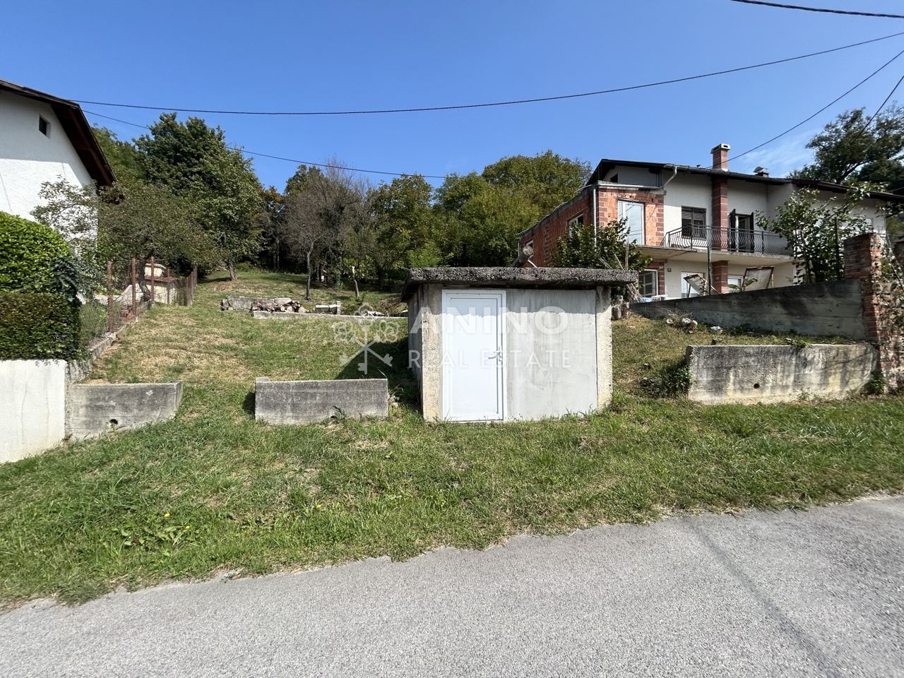 Land u Krapinskim Toplicama, 1384m²