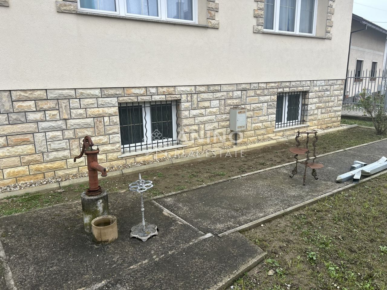 Casa u Jastrebarsku, 344m², 3 sobe, slika 2