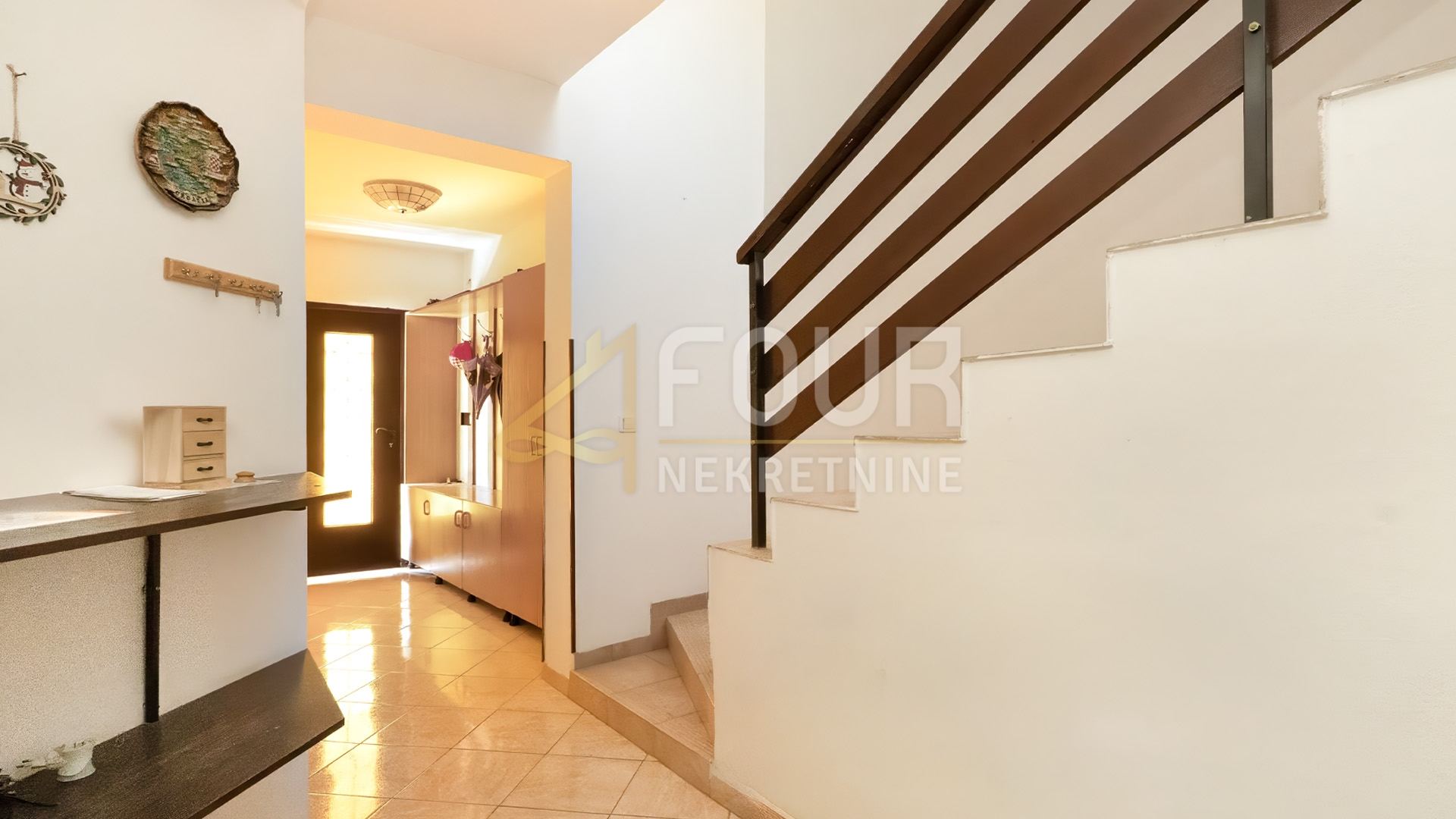 Haus u Puli, 210m², 4 sobe, slika 2