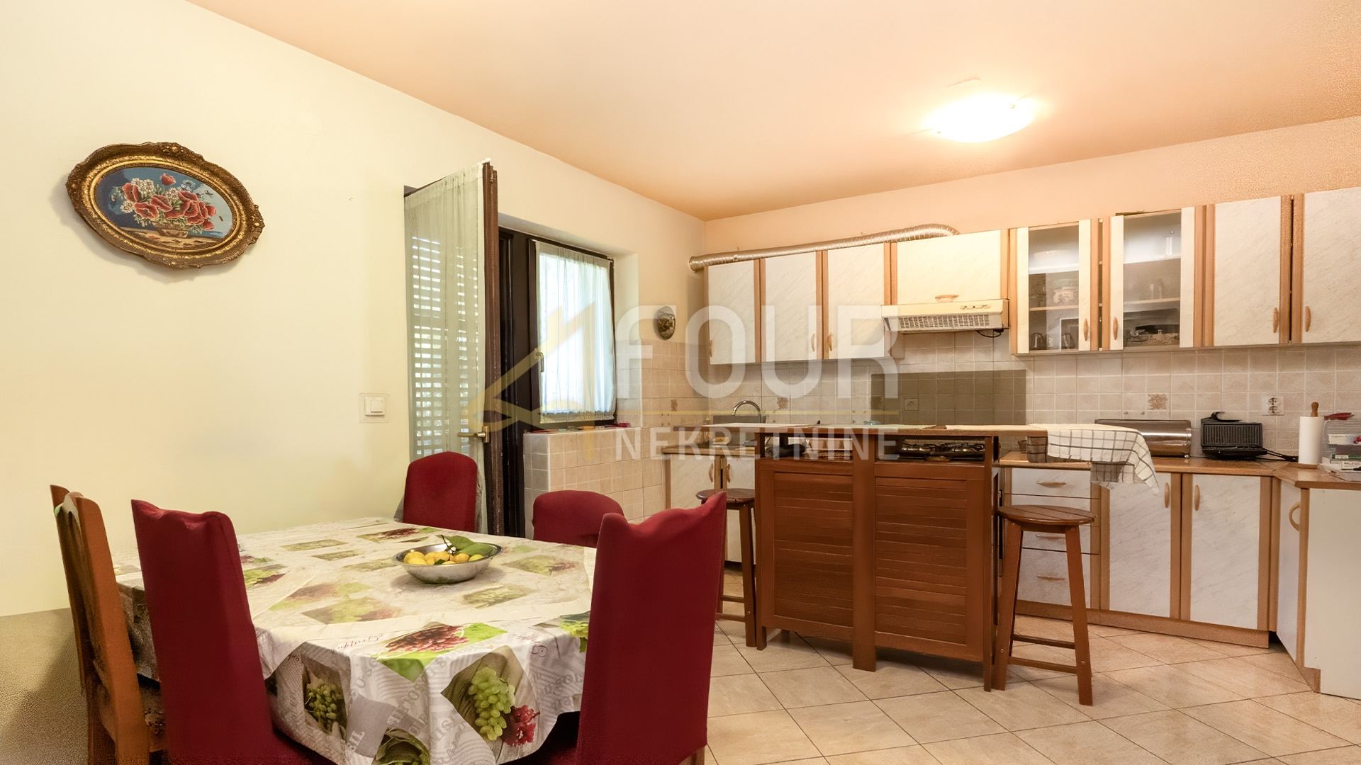 Haus u Puli, 210m², 4 sobe, slika 3