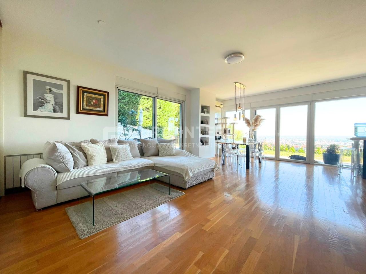Wohnung u Zagrebu, 116m², 3 sobe