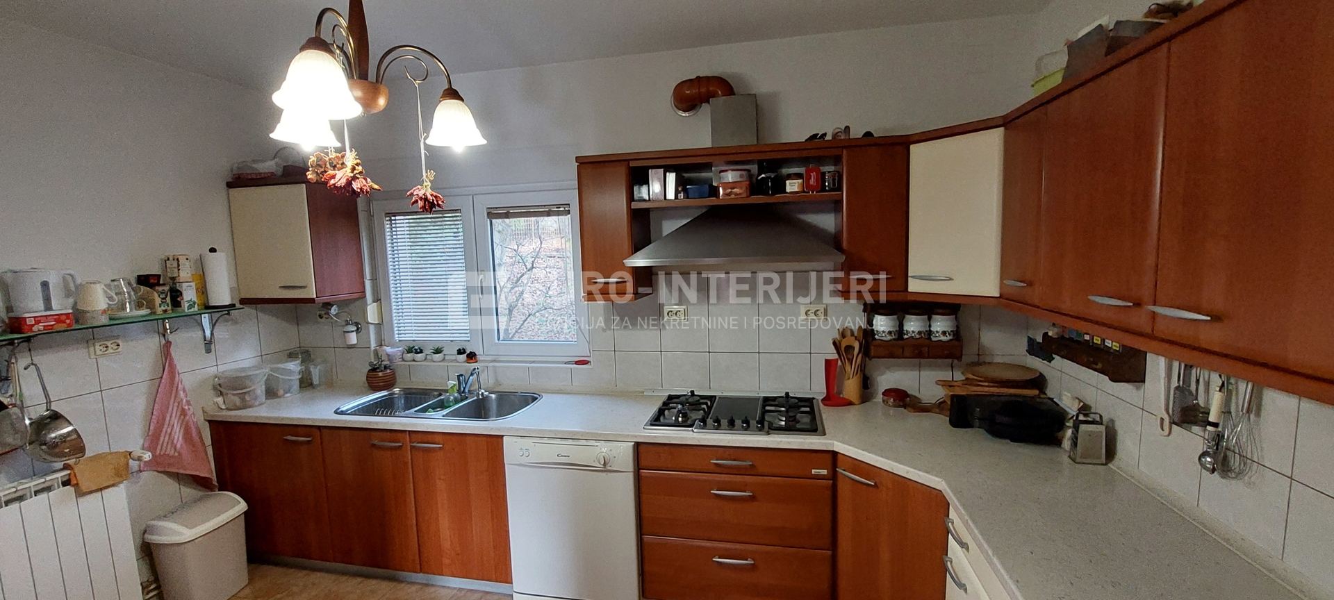 Haus u Zagrebu, 381m², 2 sobe, slika 2
