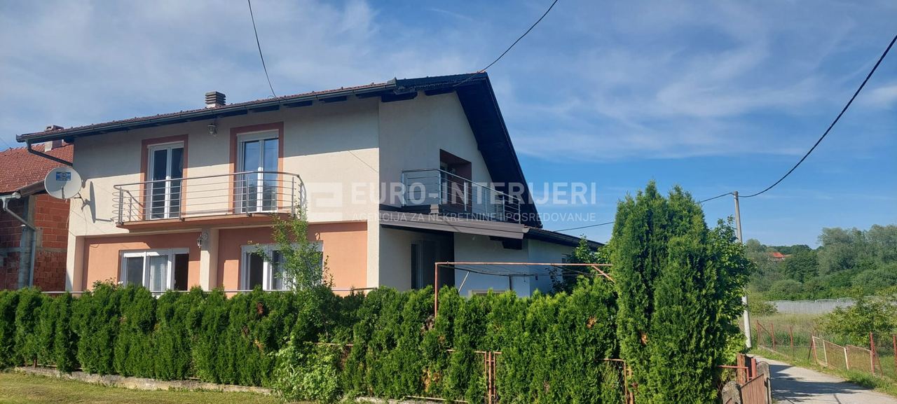 Casa u Jakovlju, 265m², slika 2