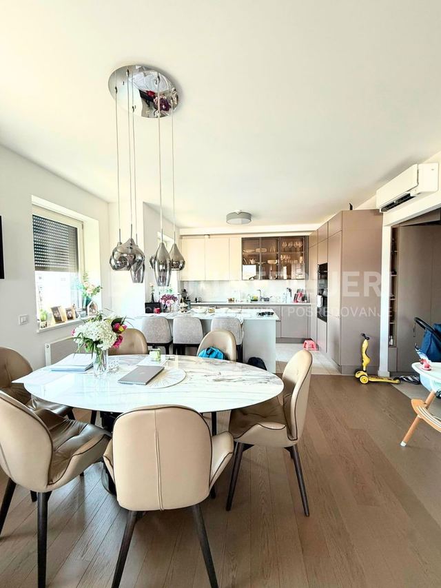 Wohnung u Zagrebu, 144m², 4 sobe