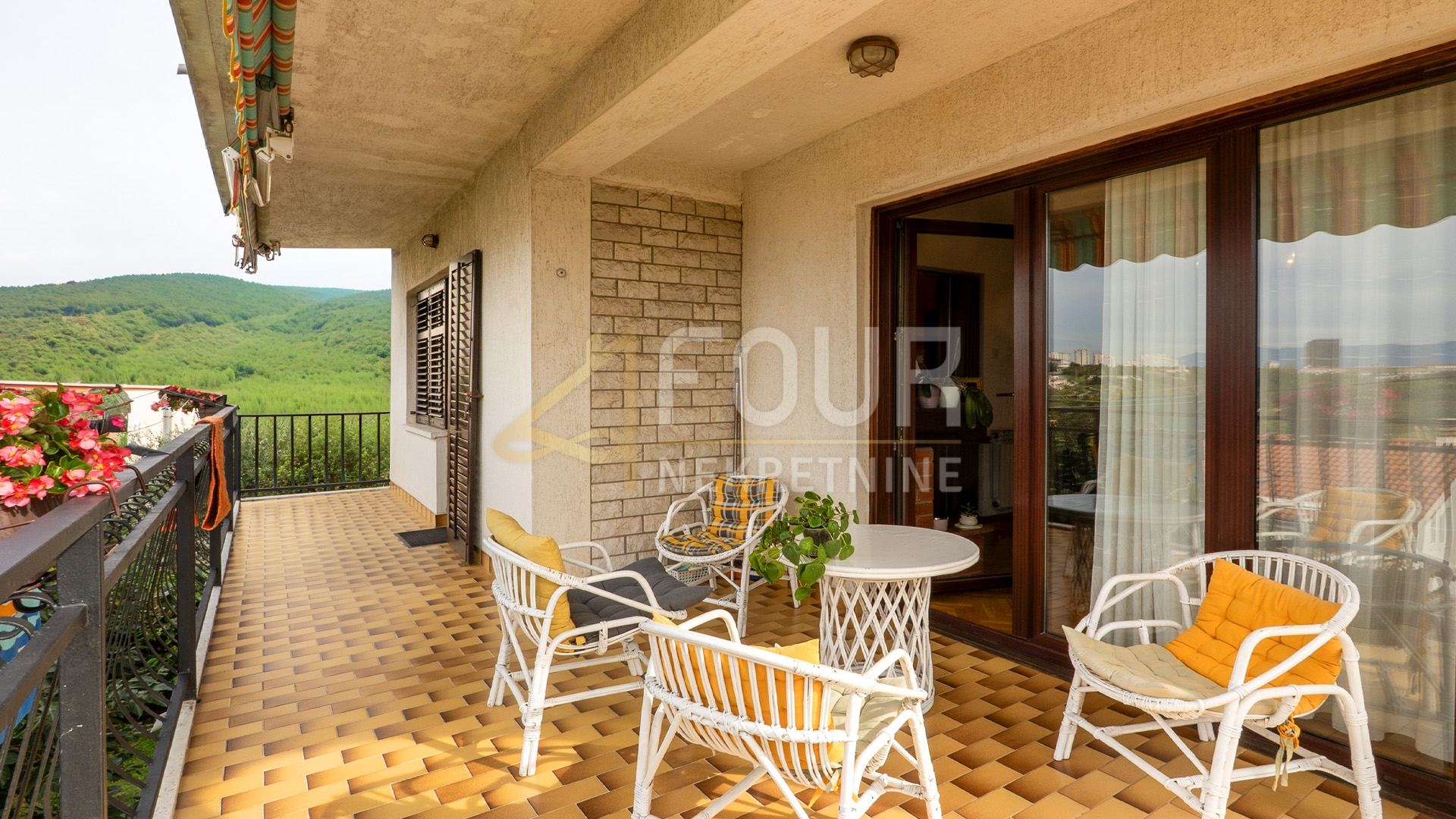 Casa u Kostreni, 300m², 7 soba, slika 5
