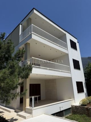Apartment u Krku, 100m², 5 soba, slika 4
