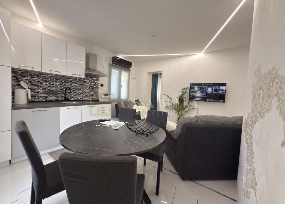Apartment u Novi Vinodolskiu, 45m², 1 soba
