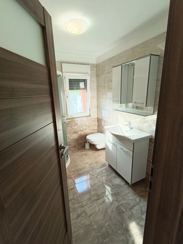 Apartment u Rabu, 73m², 2 sobe, slika 2