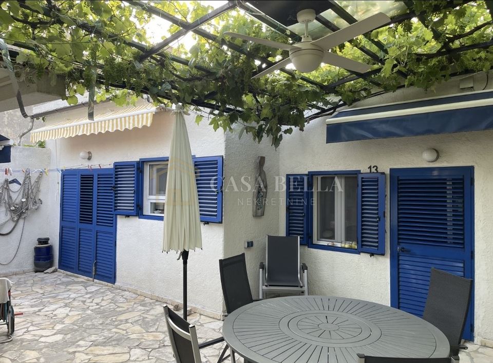 Kuća u Karlobagu, 80m², 1 soba