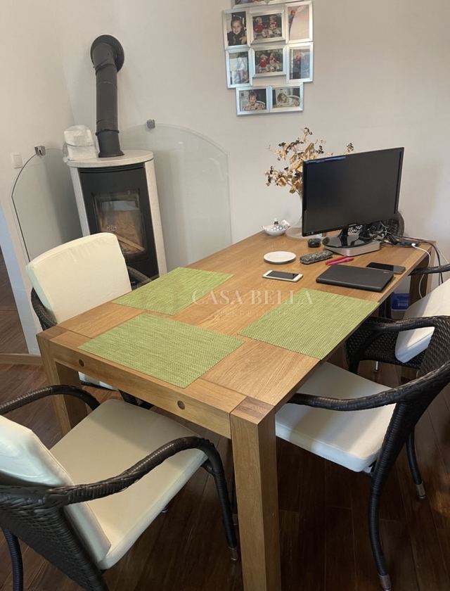Kuća u Karlobagu, 80m², 1 soba, slika 4