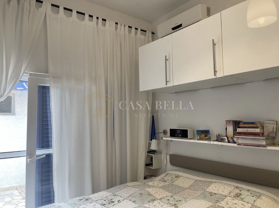 Kuća u Karlobagu, 80m², 1 soba, slika 5