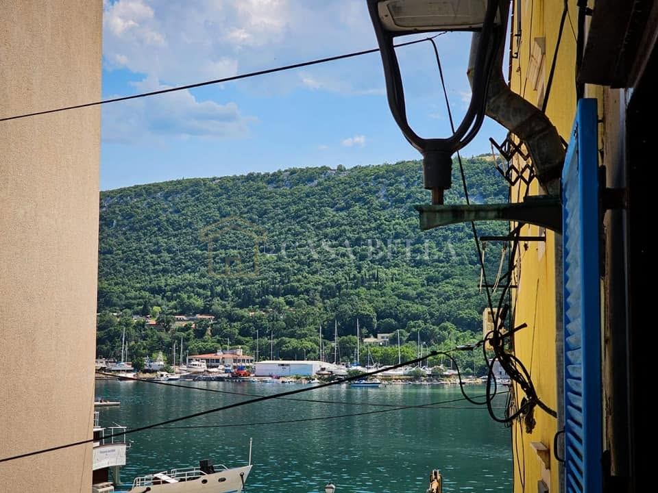 House u Bakaru, 160m², 2 sobe