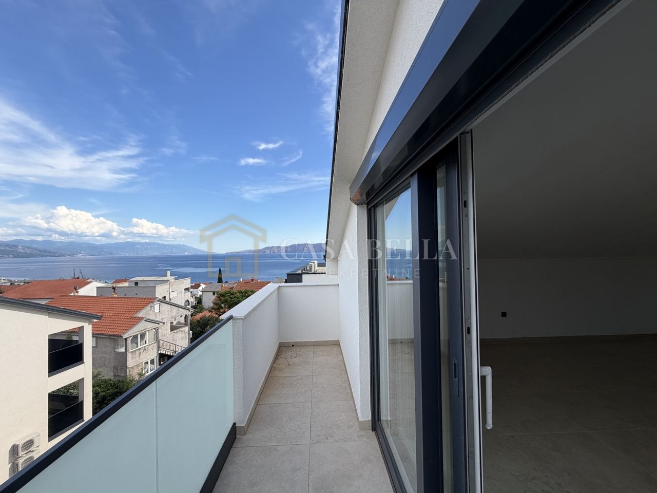 Wohnung u Novi Vinodolskiu, 95m², 3 sobe