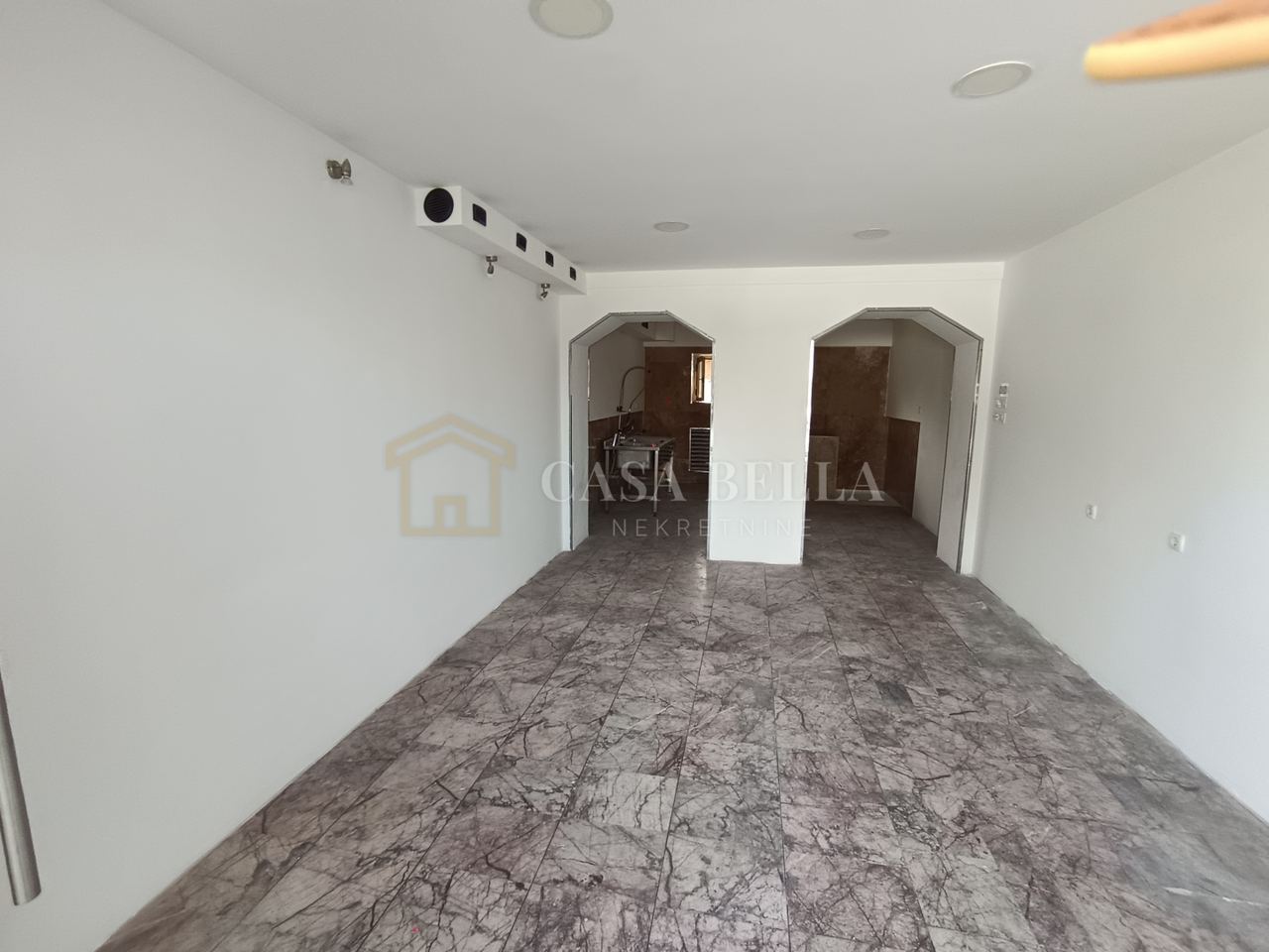 Commercial Space u Donja Dubravi, 100m²
