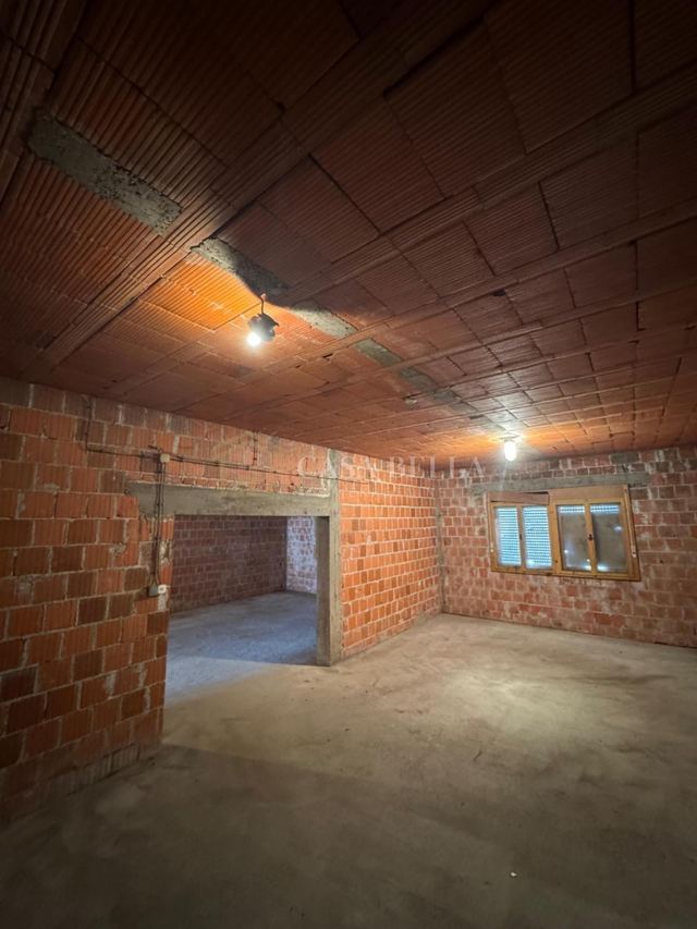 Commercial Space u Gornja Dubravi, 200m²