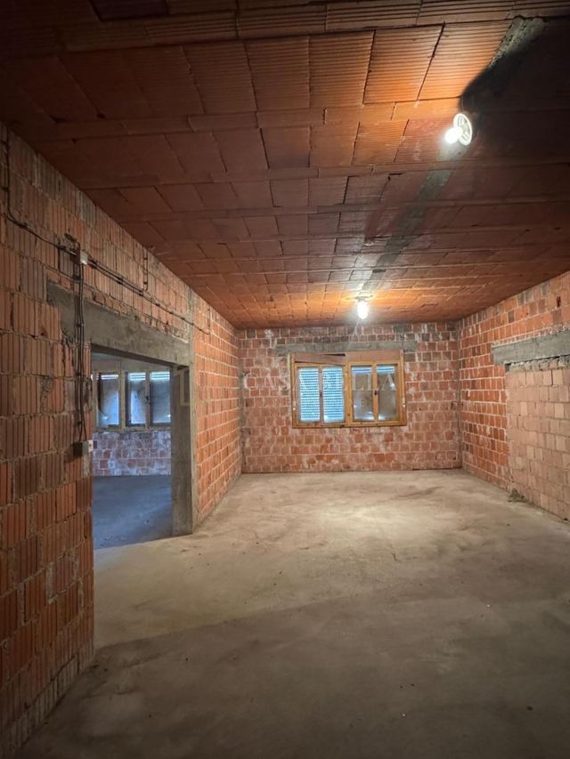 Poslovni Prostor u Gornja Dubravi, 200m², slika 2