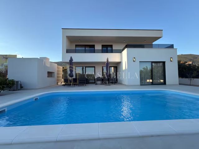Casa u Kaštelima, 257m², 3 sobe, slika 2