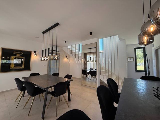 Casa u Kaštelima, 257m², 3 sobe, slika 5