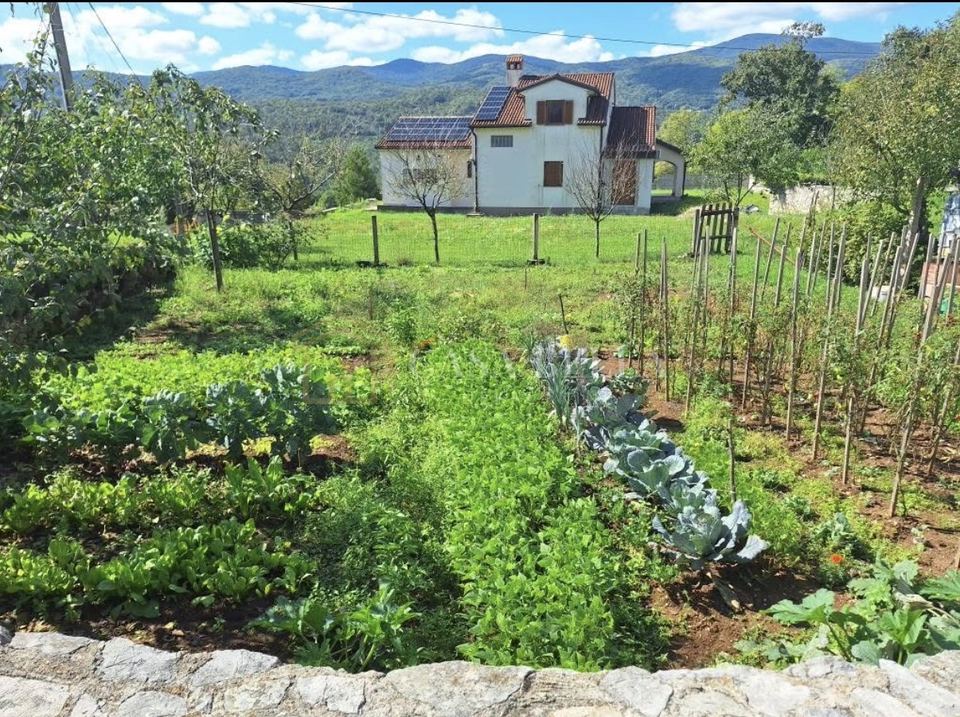 Terreno u Matuljiu, 692m²