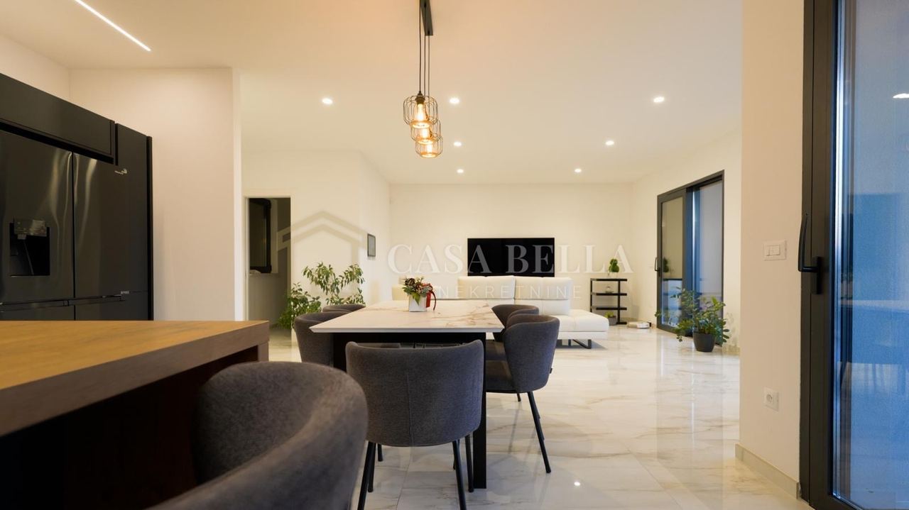 Kuća u Kostreni, 220m², 3 sobe, slika 2