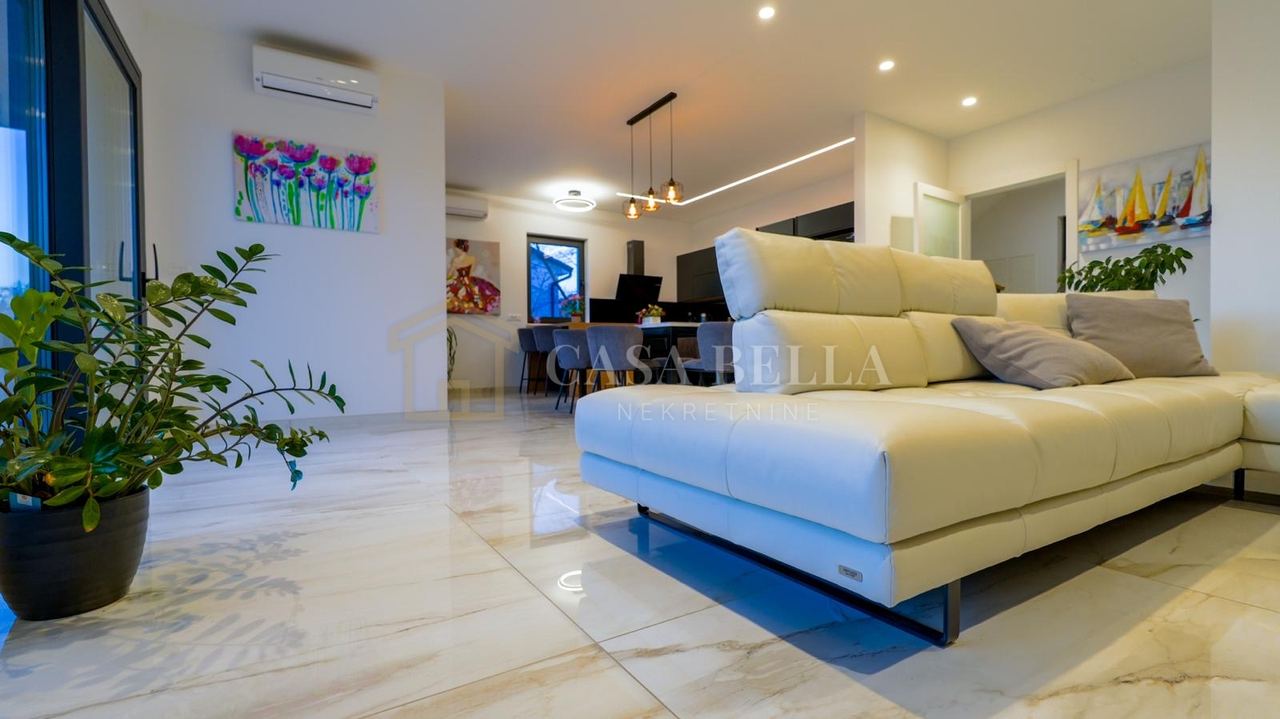 Kuća u Kostreni, 220m², 3 sobe, slika 3