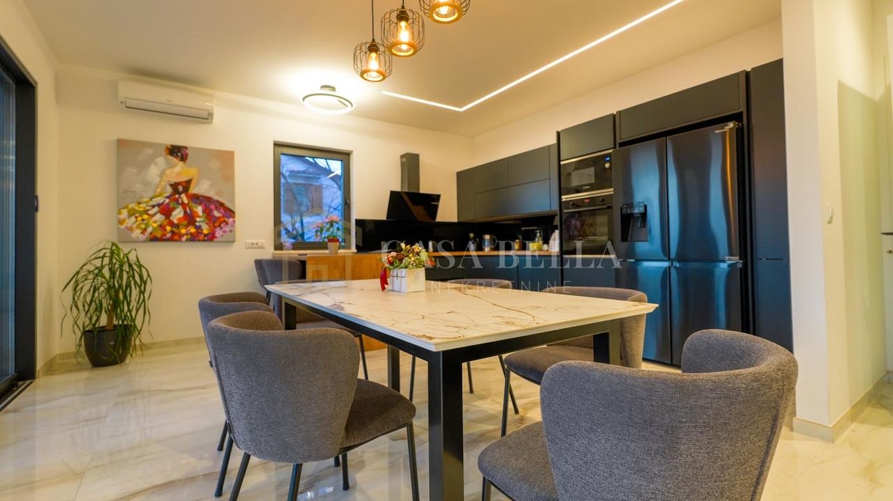 Kuća u Kostreni, 220m², 3 sobe, slika 4