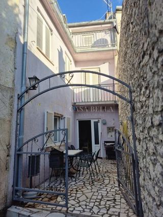 Kuća u Novi Vinodolskiu, 150m², 2 sobe