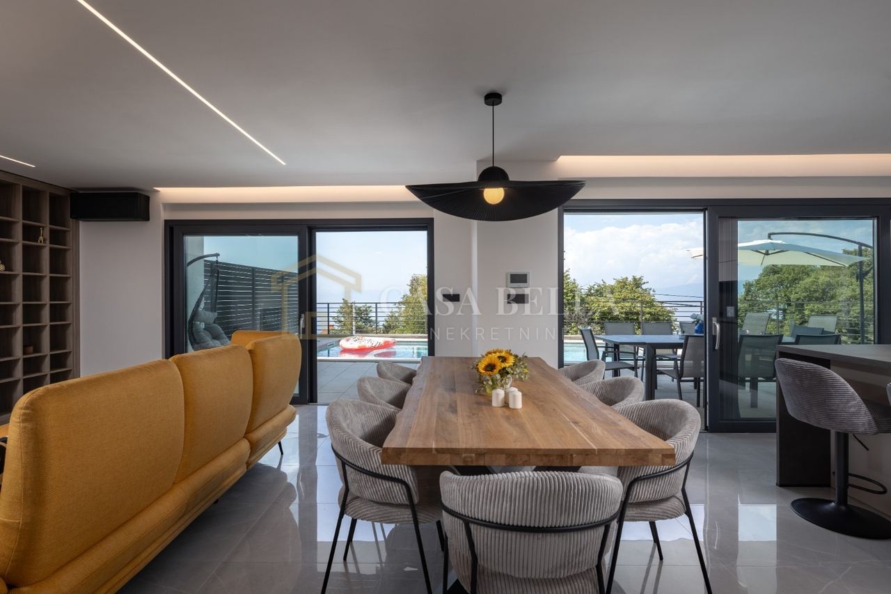 Kuća u Kostreni, 490m², 8 soba