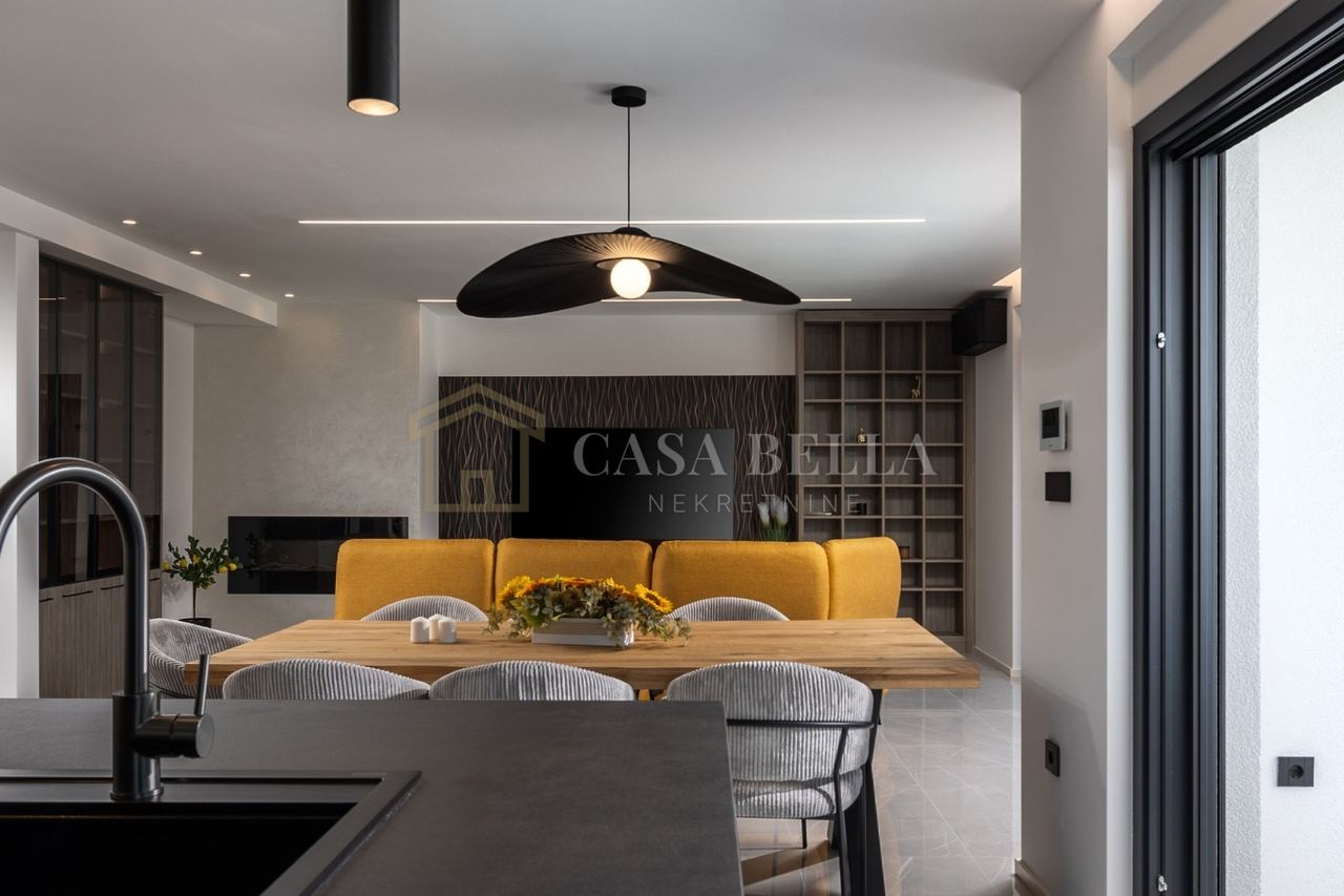 Kuća u Kostreni, 490m², 8 soba, slika 4