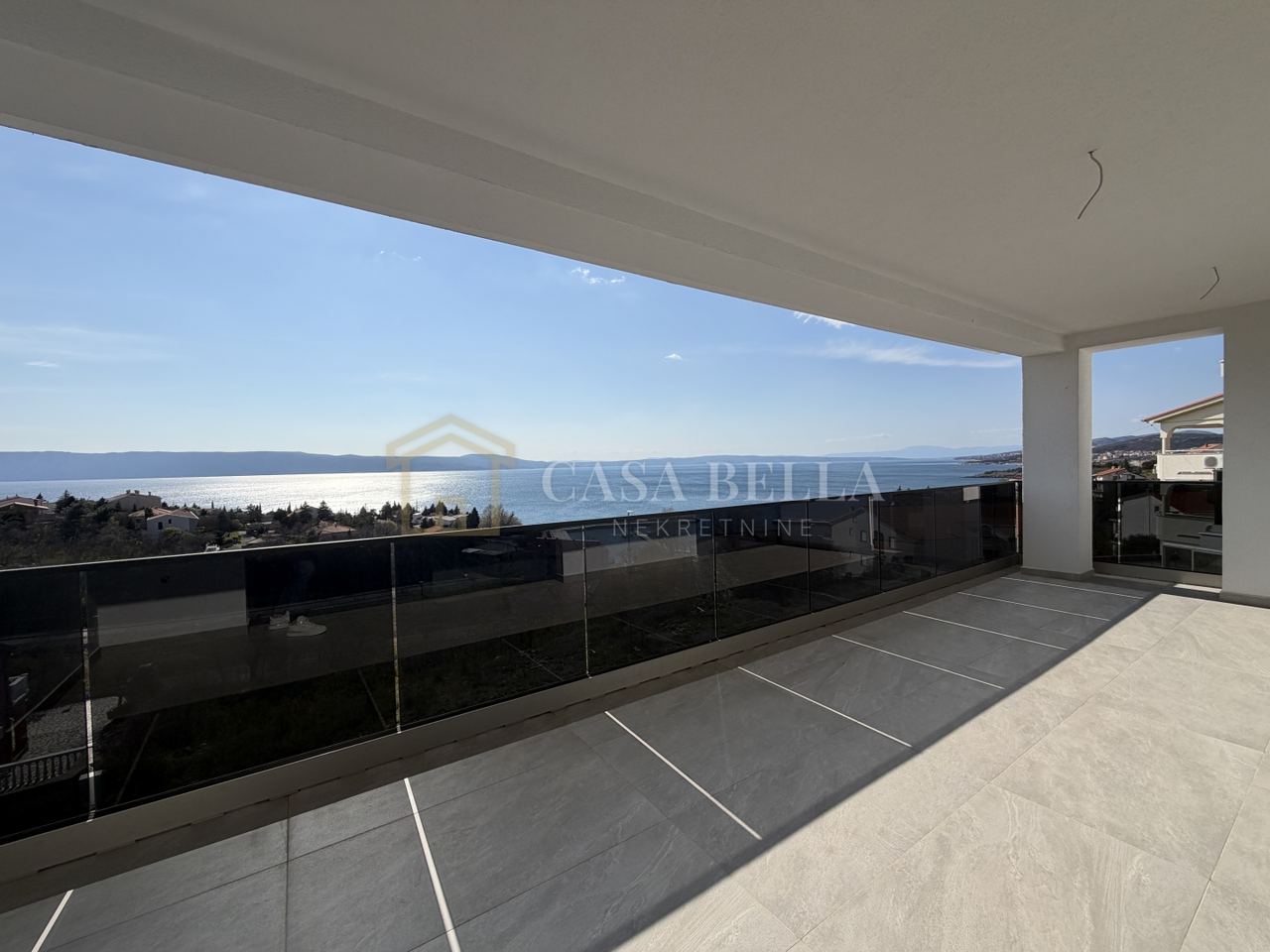 Wohnung u Novi Vinodolskiu, 115m², 3 sobe