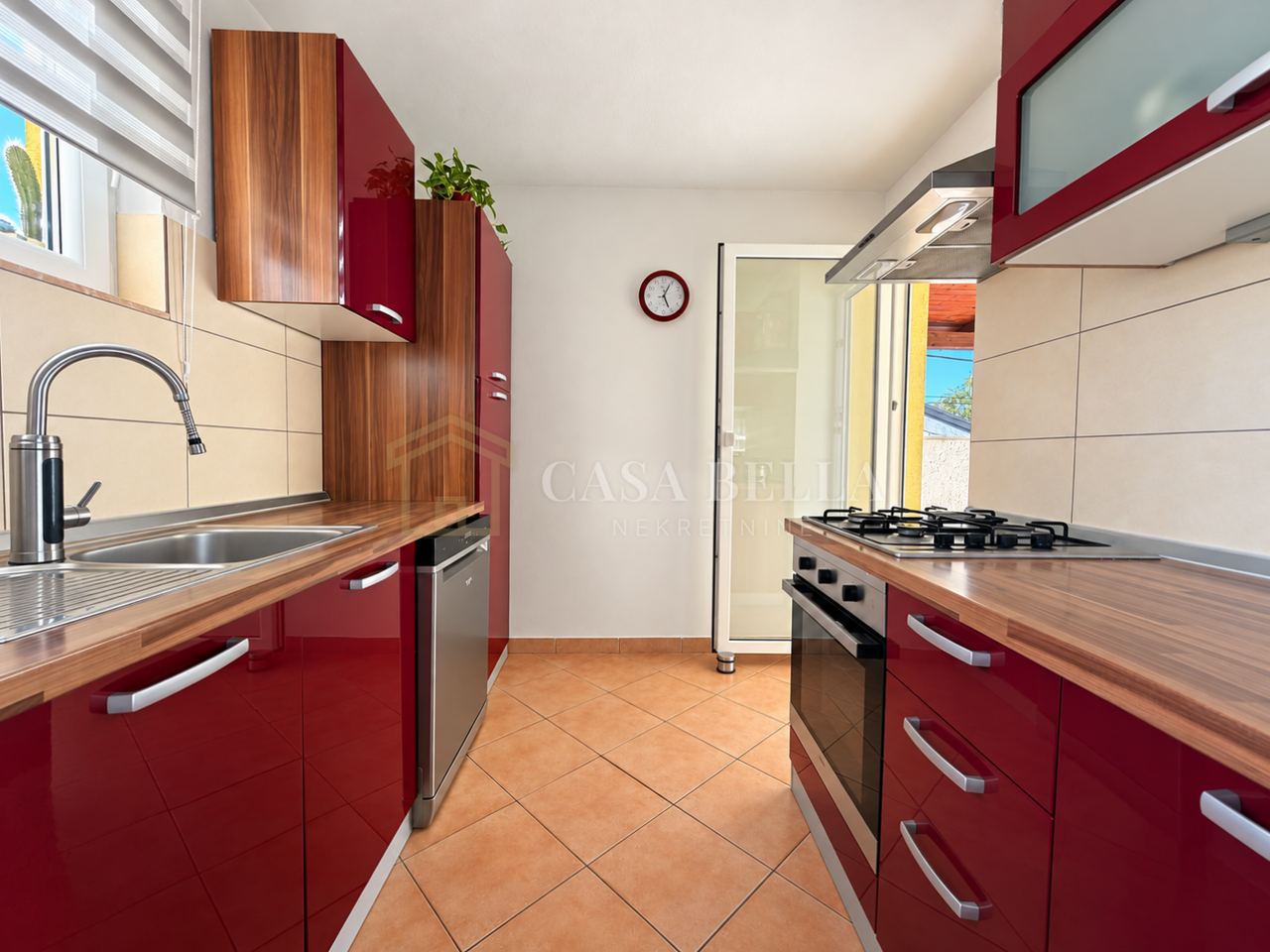 House u Kostreni, 106.23m², 3 sobe, slika 3