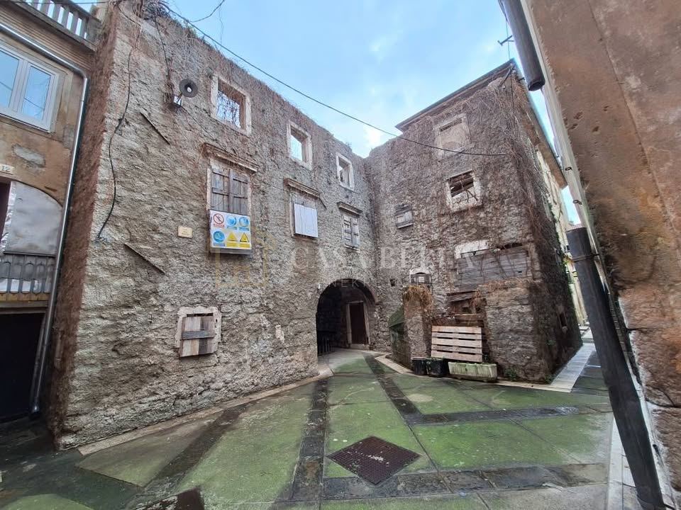 Kuća u Senju, 450m²